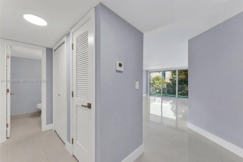 Condo in Bay Harbor Islands, Florida, 1 bedroom  № 2031752 - photo 8