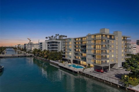 Condo in Bay Harbor Islands, Florida, 1 bedroom  № 2031752 - photo 18