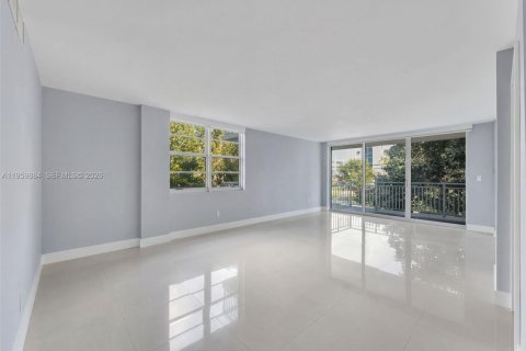 Condo in Bay Harbor Islands, Florida, 1 bedroom  № 2031752 - photo 4