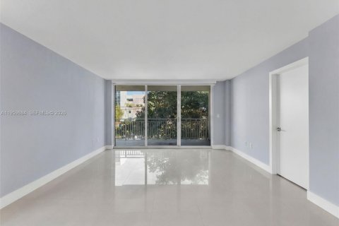 Condo in Bay Harbor Islands, Florida, 1 bedroom  № 2031752 - photo 6