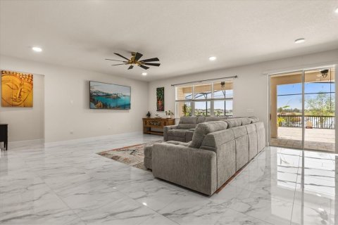 House in Orlando, Florida 6 bedrooms, 404.96 sq.m. № 1688506 - photo 11