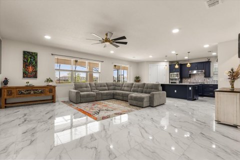 House in Orlando, Florida 6 bedrooms, 404.96 sq.m. № 1688506 - photo 9