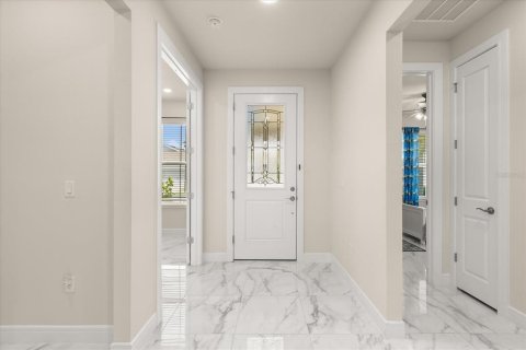 House in Orlando, Florida 6 bedrooms, 404.96 sq.m. № 1688506 - photo 5