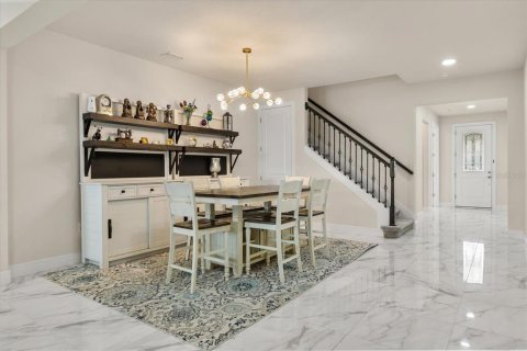 House in Orlando, Florida 6 bedrooms, 404.96 sq.m. № 1688506 - photo 8