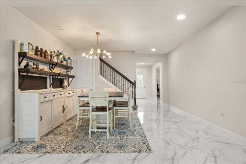 House in Orlando, Florida 6 bedrooms, 404.96 sq.m. № 1688506 - photo 7