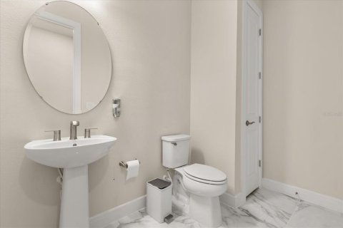 House in Orlando, Florida 6 bedrooms, 404.96 sq.m. № 1688506 - photo 23