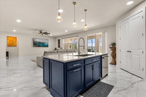 House in Orlando, Florida 6 bedrooms, 404.96 sq.m. № 1688506 - photo 15