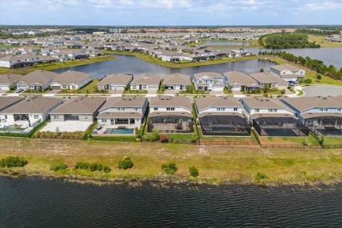 House in Orlando, Florida 6 bedrooms, 404.96 sq.m. № 1688506 - photo 3