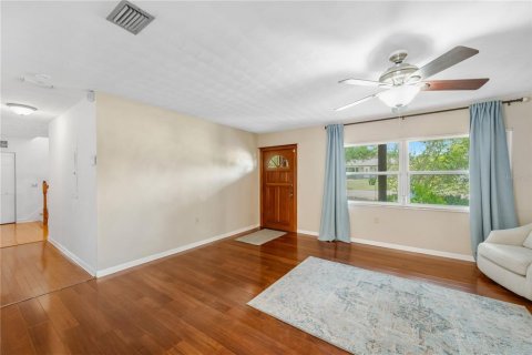 House in Brandon, Florida 3 bedrooms, 189.89 sq.m. № 2313115 - photo 11