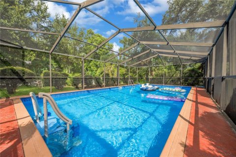 House in Brandon, Florida 3 bedrooms, 189.89 sq.m. № 2313115 - photo 2