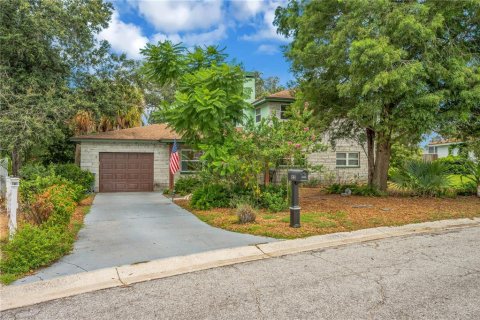 House in Brandon, Florida 3 bedrooms, 189.89 sq.m. № 2313115 - photo 7