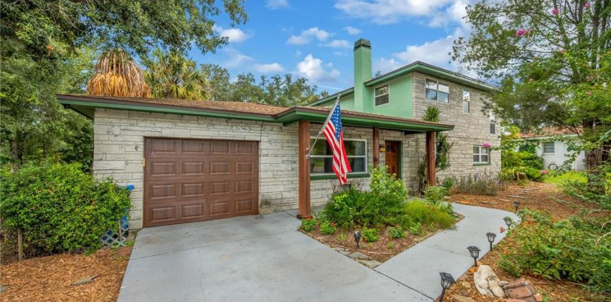 House in Brandon, Florida 3 bedrooms, 189.89 sq.m. № 2313115
