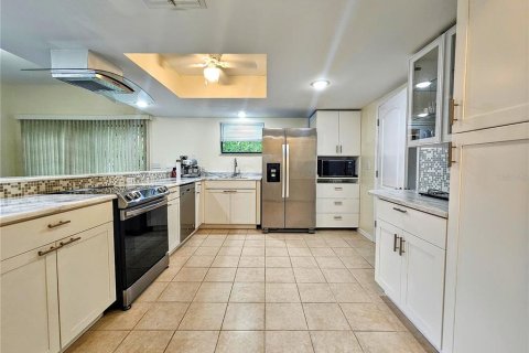 House in New Port Richey, Florida 3 bedrooms, 150.97 sq.m. № 1815323 - photo 9