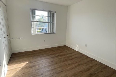 Condominio en alquiler en Miami, Florida, 3 dormitorios, 81.75 m2 № 2030935 - foto 14