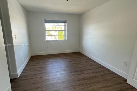 Condominio en alquiler en Miami, Florida, 3 dormitorios, 81.75 m2 № 2030935 - foto 16