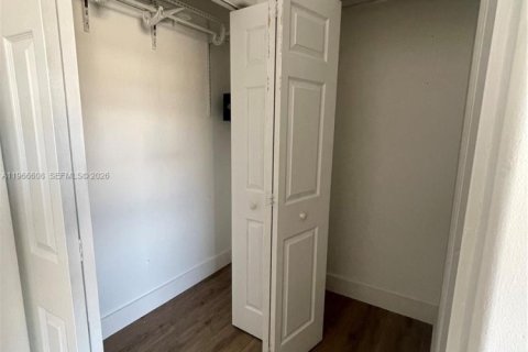 Condominio en alquiler en Miami, Florida, 3 dormitorios, 81.75 m2 № 2030935 - foto 18