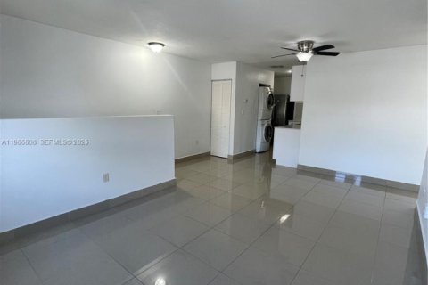 Condominio en alquiler en Miami, Florida, 3 dormitorios, 81.75 m2 № 2030935 - foto 6