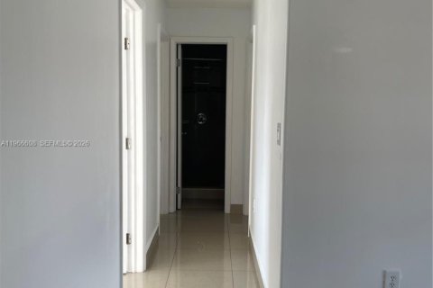 Condominio en alquiler en Miami, Florida, 3 dormitorios, 81.75 m2 № 2030935 - foto 12