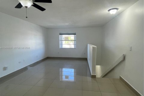 Condominio en alquiler en Miami, Florida, 3 dormitorios, 81.75 m2 № 2030935 - foto 7