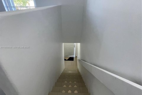 Condominio en alquiler en Miami, Florida, 3 dormitorios, 81.75 m2 № 2030935 - foto 20