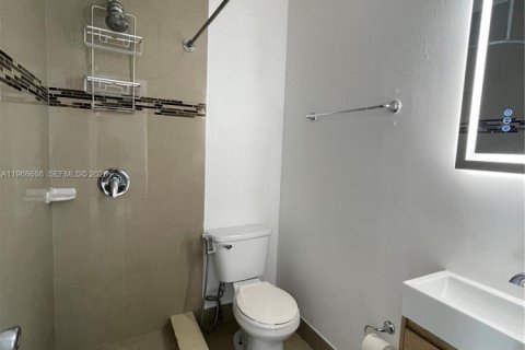 Condominio en alquiler en Miami, Florida, 3 dormitorios, 81.75 m2 № 2030935 - foto 15