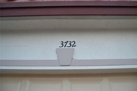 Townhouse in Homestead, Florida 3 bedrooms, 145.48 sq.m. № 2003375 - photo 2