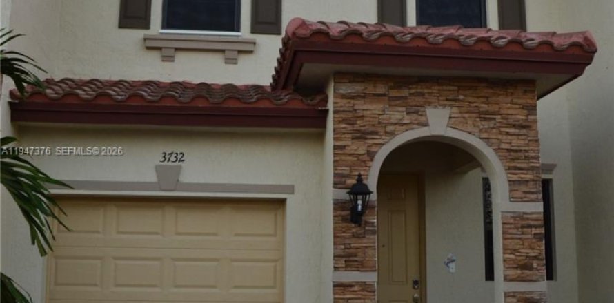 Townhouse in Homestead, Florida 3 bedrooms, 145.48 sq.m. № 2003375