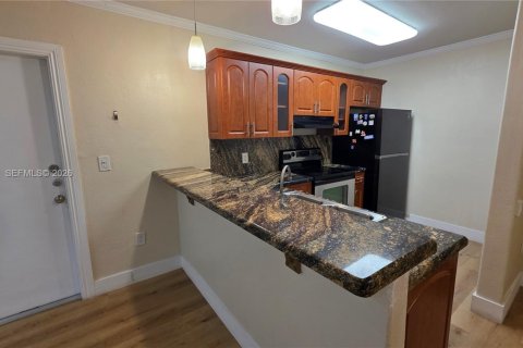 Condo in Miami, Florida, 1 bedroom № 2081403 - photo 4