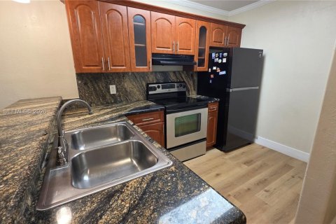 Condo in Miami, Florida, 1 bedroom № 2081403 - photo 5