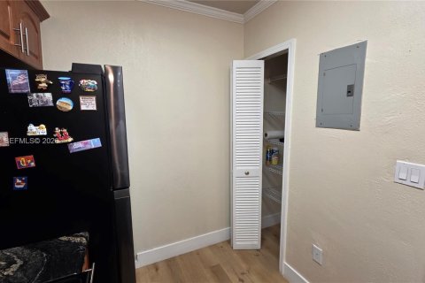 Condo in Miami, Florida, 1 bedroom № 2081403 - photo 12