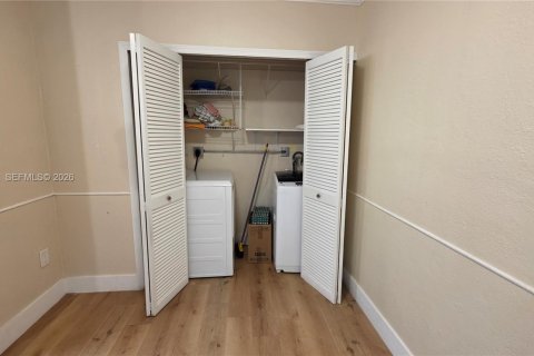 Condo in Miami, Florida, 1 bedroom № 2081403 - photo 6