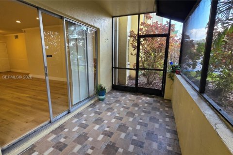 Condo in Miami, Florida, 1 bedroom № 2081403 - photo 11