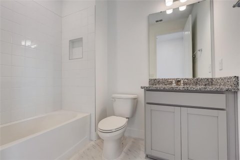 House in Orlando, Florida 5 bedrooms, 329.9 sq.m. № 1886845 - photo 24