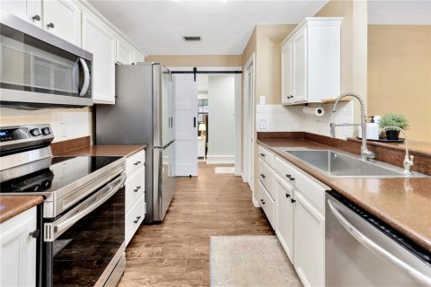 House in Riverview, Florida 4 bedrooms, 239.32 sq.m. № 1771722 - photo 23
