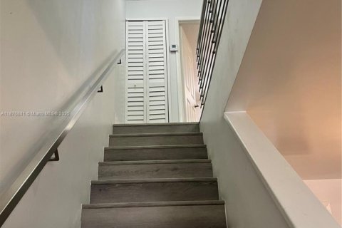 Снять в аренду таунхаус в Норт-Майами-Бич, Флорида 3 спальни, 137.5м2, № 1977601 - фото 14