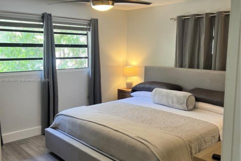 Снять в аренду таунхаус в Норт-Майами-Бич, Флорида 3 спальни, 137.5м2, № 1977601 - фото 16