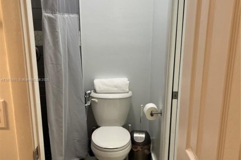 Снять в аренду таунхаус в Норт-Майами-Бич, Флорида 3 спальни, 137.5м2, № 1977601 - фото 22