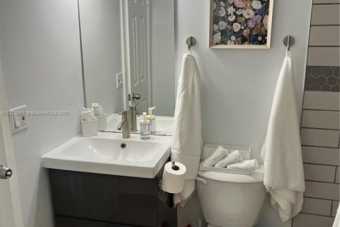 Снять в аренду таунхаус в Норт-Майами-Бич, Флорида 3 спальни, 137.5м2, № 1977601 - фото 11