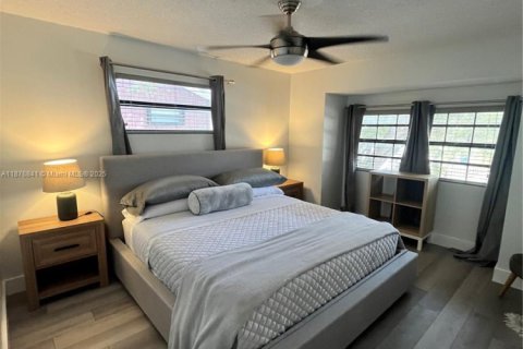 Снять в аренду таунхаус в Норт-Майами-Бич, Флорида 3 спальни, 137.5м2, № 1977601 - фото 30