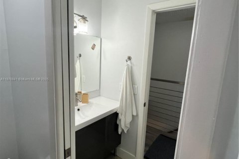 Снять в аренду таунхаус в Норт-Майами-Бич, Флорида 3 спальни, 137.5м2, № 1977601 - фото 24
