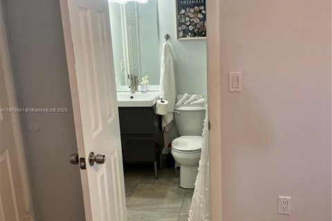Снять в аренду таунхаус в Норт-Майами-Бич, Флорида 3 спальни, 137.5м2, № 1977601 - фото 10