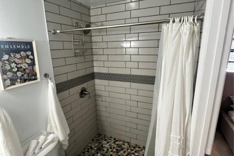 Снять в аренду таунхаус в Норт-Майами-Бич, Флорида 3 спальни, 137.5м2, № 1977601 - фото 12