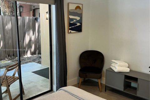 Снять в аренду таунхаус в Норт-Майами-Бич, Флорида 3 спальни, 137.5м2, № 1977601 - фото 7