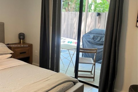 Снять в аренду таунхаус в Норт-Майами-Бич, Флорида 3 спальни, 137.5м2, № 1977601 - фото 6