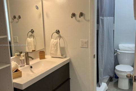 Снять в аренду таунхаус в Норт-Майами-Бич, Флорида 3 спальни, 137.5м2, № 1977601 - фото 20