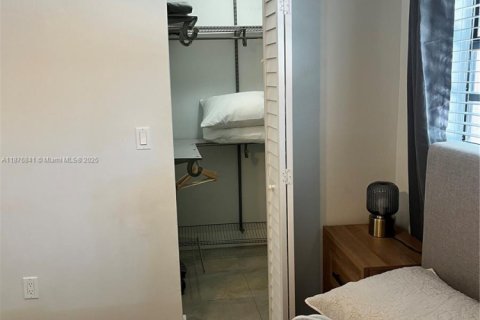 Снять в аренду таунхаус в Норт-Майами-Бич, Флорида 3 спальни, 137.5м2, № 1977601 - фото 8