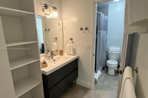 Снять в аренду таунхаус в Норт-Майами-Бич, Флорида 3 спальни, 137.5м2, № 1977601 - фото 21