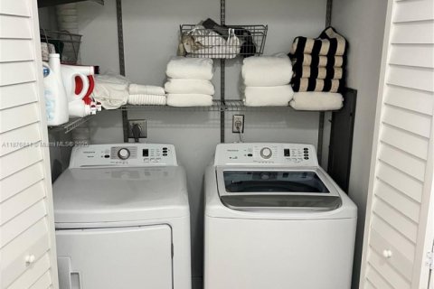 Снять в аренду таунхаус в Норт-Майами-Бич, Флорида 3 спальни, 137.5м2, № 1977601 - фото 15