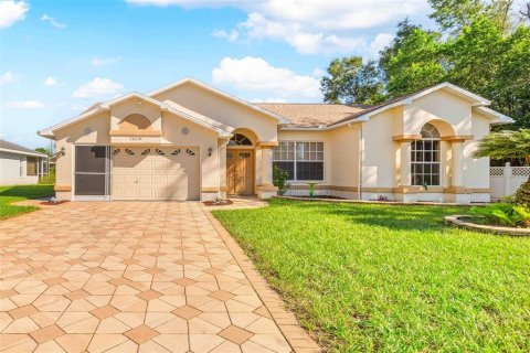 Villa ou maison à Spring Hill, Floride 3 chambres, 180.6 m2 № 2416785