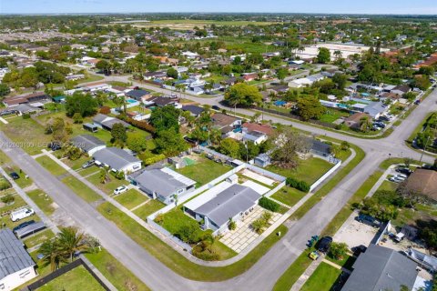 Casa en venta en Homestead, Florida, 3 dormitorios, 110.37 m2 № 2066245 - foto 17